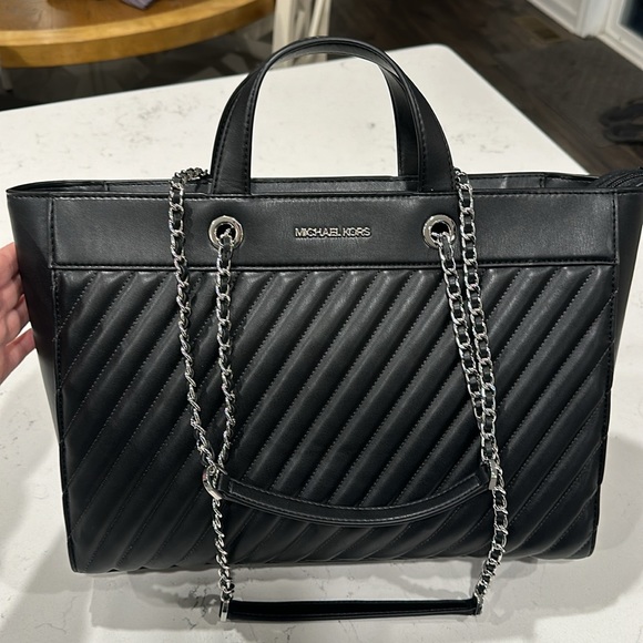 NWT Michael Kors Large Black Shoulder Bag - Picture 1 of 13